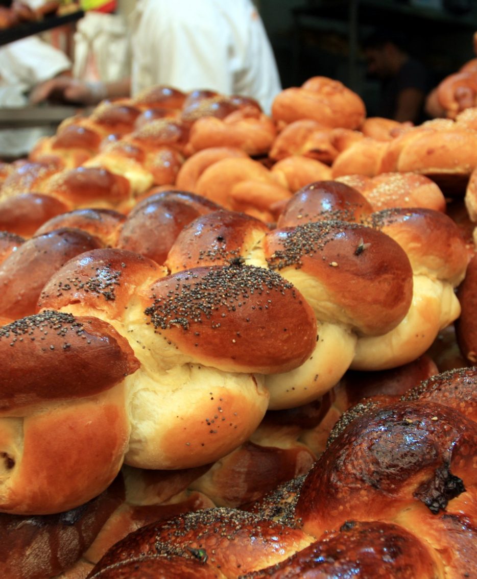 Early Shabbos: A Hiddur or Kula?